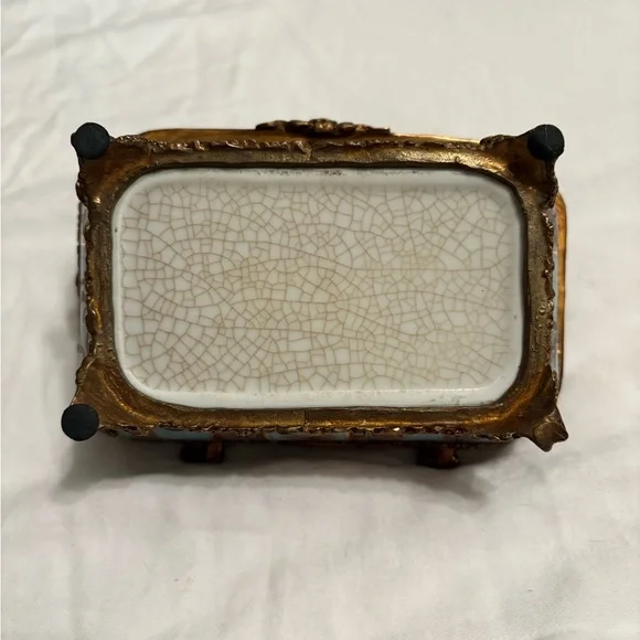 Vintage Blue and Gold Footed Porcelain Trinket Box – Hollywood Regency Style - Picture 8 of 8